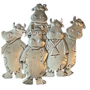 Vintage 1988 J.J. Pewter cow brooch.